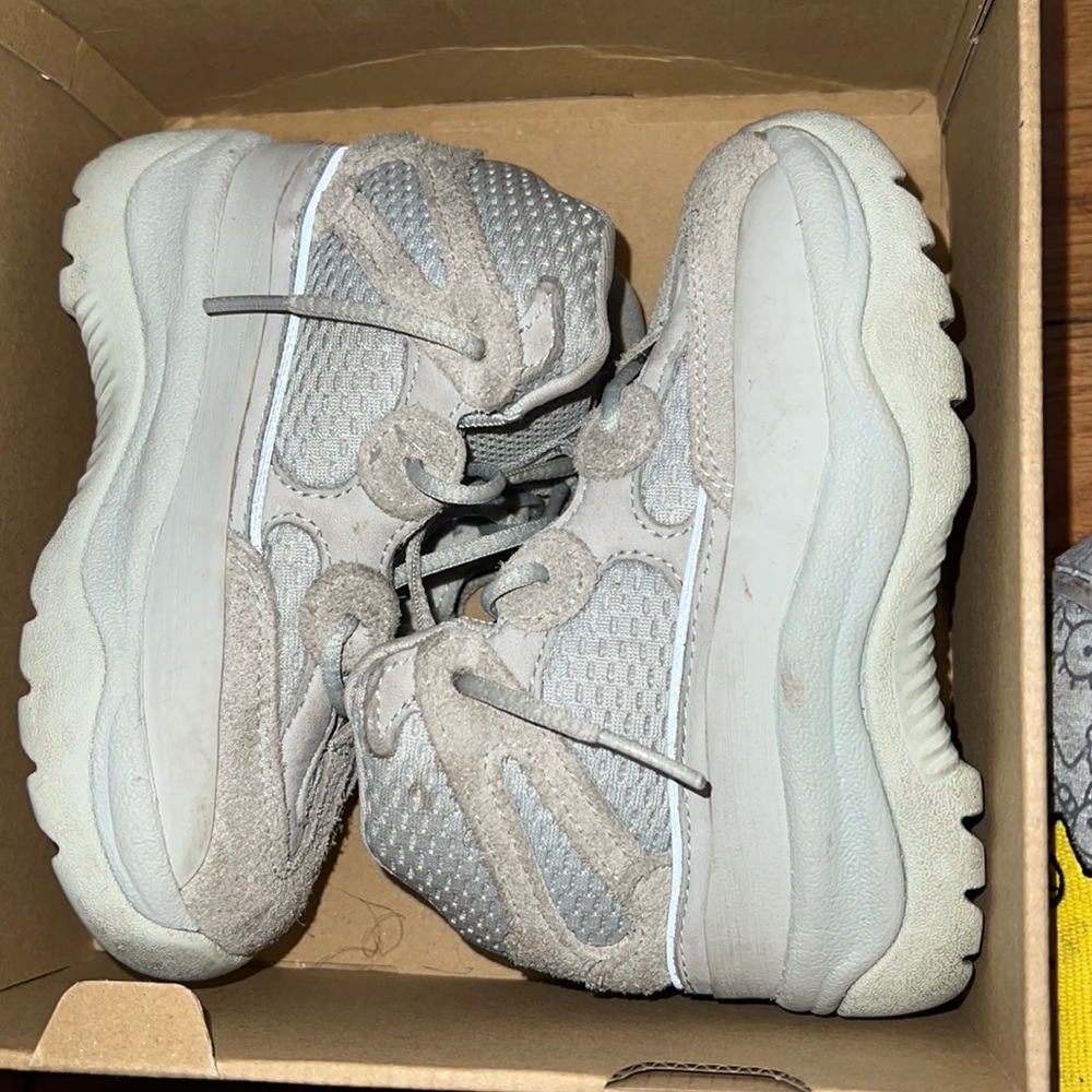 WORN ‼️ NEEDS CLEANING ‼️ YEEZY BOOTS ‼️ TODDLER SIZE 9C ‼️